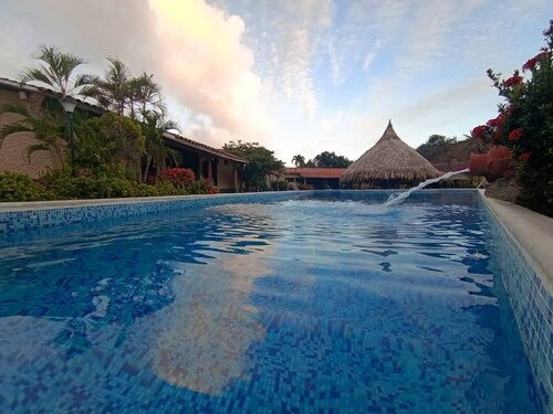 Apartment 8px, renovated, infinity pool, terrace-solarium, next Pampatar beach