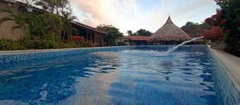 Apartment 8px, renovated, infinity pool, terrace-solarium, next Pampatar beach