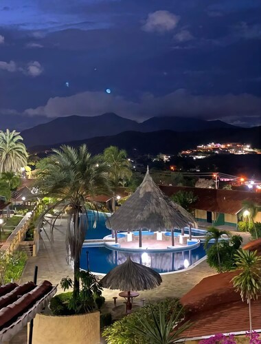 Apartment 8px, renovated, infinity pool, terrace-solarium, next Pampatar beach