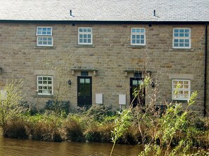 Exterior - Peveril Cottage - E4642 (Darwin Lake, near Matlock)