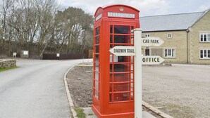 A red telephone booth with directional signs for 'Darwin Trail' and 'Car Park Office.' - Peveril Cottage - E4642 (Darwin Lake, near Matlock)