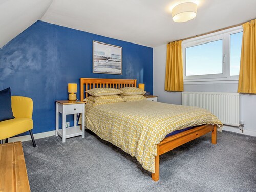 3 bedroom accommodation in Hilton