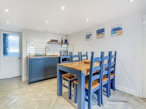 Dining - 3 bedroom accommodation in Hilton (Hilton)