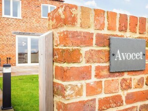 A brick wall with a slate sign reading 'Avocat.' - 1 bedroom accommodation in Skegness (Skegness)