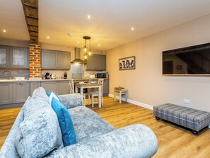 TV - 1 bedroom accommodation in Skegness (Skegness)
