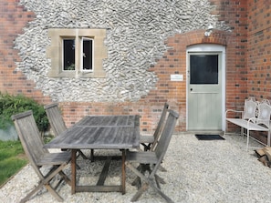 Outdoor dining - UK41465 - The Coach House (Cholderton, near Salisbury)