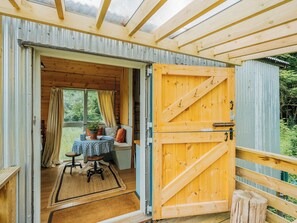 Outdoor dining - UK41466 - Bustard Hut (Cholderton, near Salisbury)
