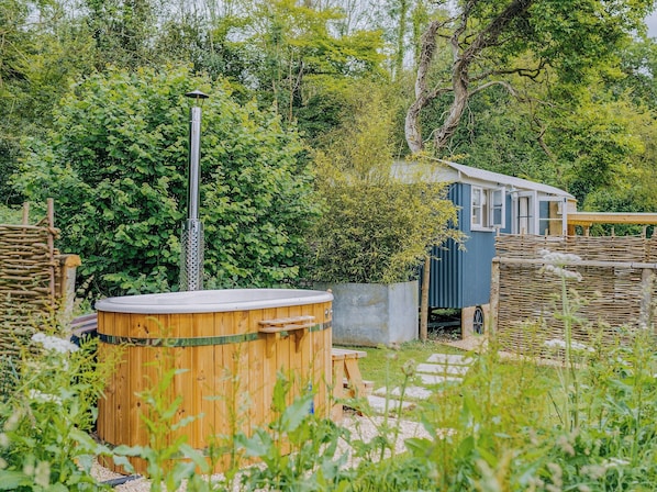 Outdoor spa tub - UK41468 - Lapwing Hut (Cholderton, near Salisbury)