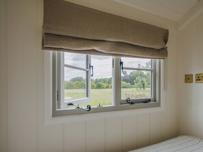 Interior - UK41468 - Lapwing Hut (Cholderton, near Salisbury)