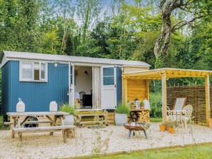 Outdoor dining - UK41468 - Lapwing Hut (Cholderton, near Salisbury)