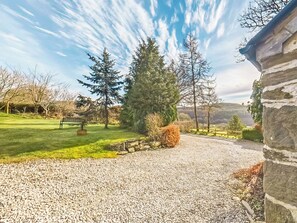 Property grounds - 2 bedroom accommodation in Corwen (Corwen)