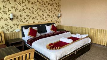 Deluxe Room, Lake View | Free WiFi