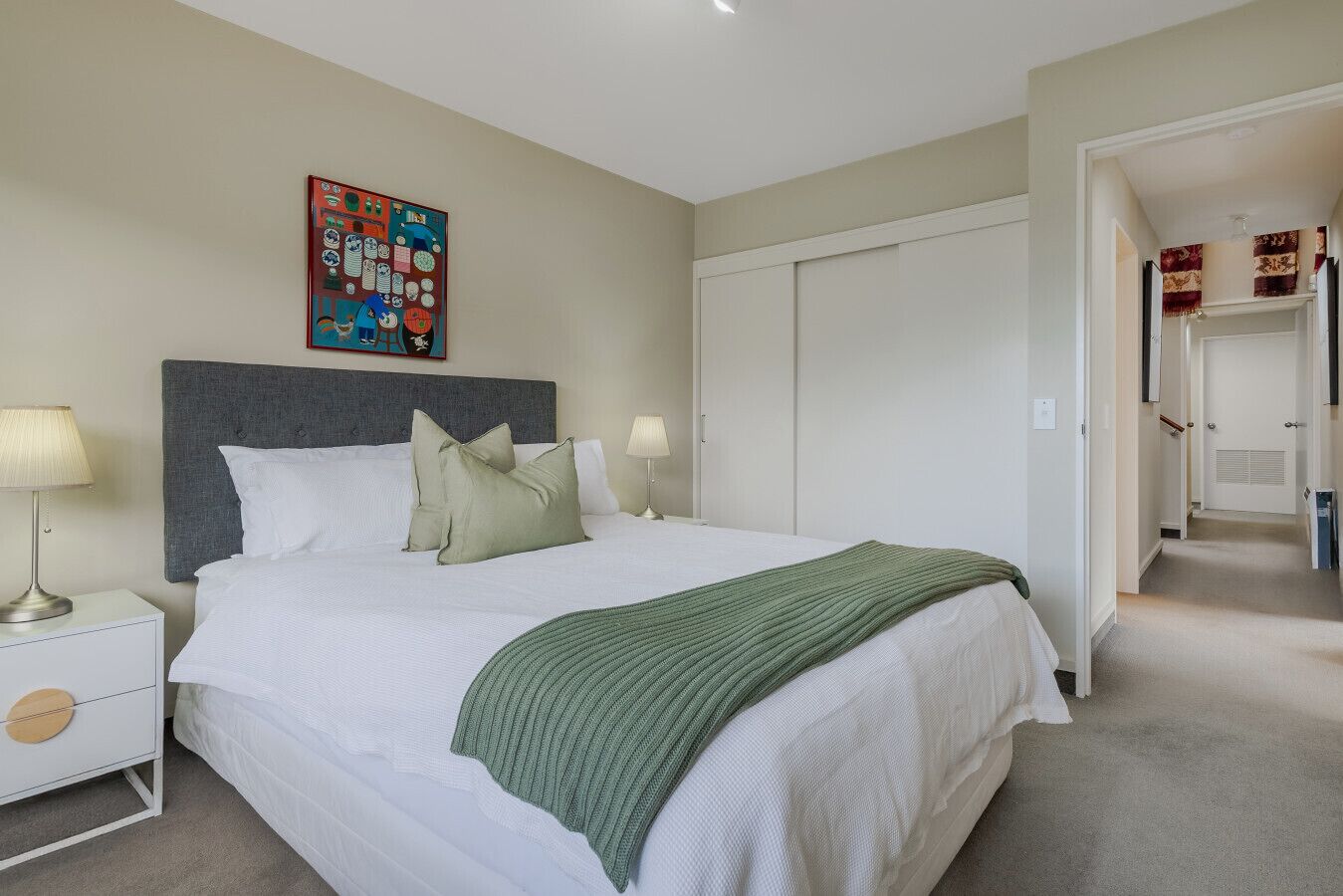 3 bedrooms, desk, WiFi (free), bed sheets