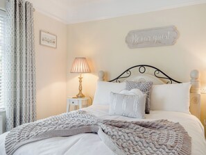 2 bedrooms, free WiFi - 2 bedroom accommodation in Blue Anchor, near Minehead (Blue Anchor, near Minehead)