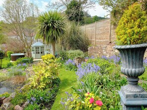 Property grounds - 4 bedroom accommodation in Minehead (Minehead)