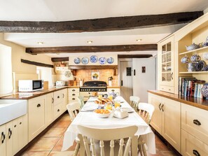 Dining - 4 bedroom accommodation in Minehead (Minehead)
