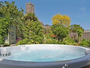 Outdoor spa tub - 4 bedroom accommodation in Minehead (Minehead)