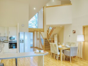 Dining - 2 bedroom accommodation in Lundin Links near Anstruther (Lundin Links near Anstruther)