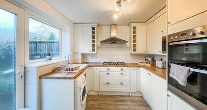4 bedroom accommodation in Ashford