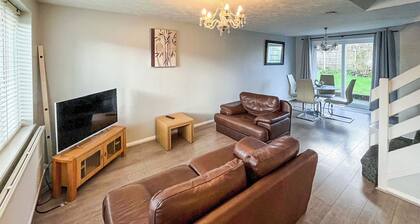 4 bedroom accommodation in Ashford