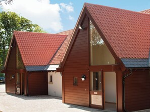 Exterior - 2 bedroom accommodation in Lundin Links near Anstruther (Lundin Links near Anstruther)