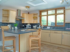 High chair - 2 bedroom accommodation in Bovey Tracey (Bovey Tracey)