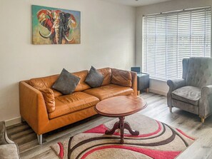 TV - 3 bedroom accommodation in Freshwater, near Swindon (Freshwater, near Swindon)