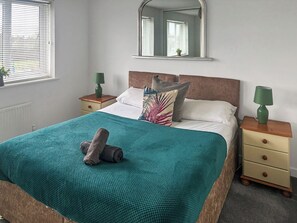 4 bedrooms, free WiFi - 4 bedroom accommodation in Swindon (Swindon)