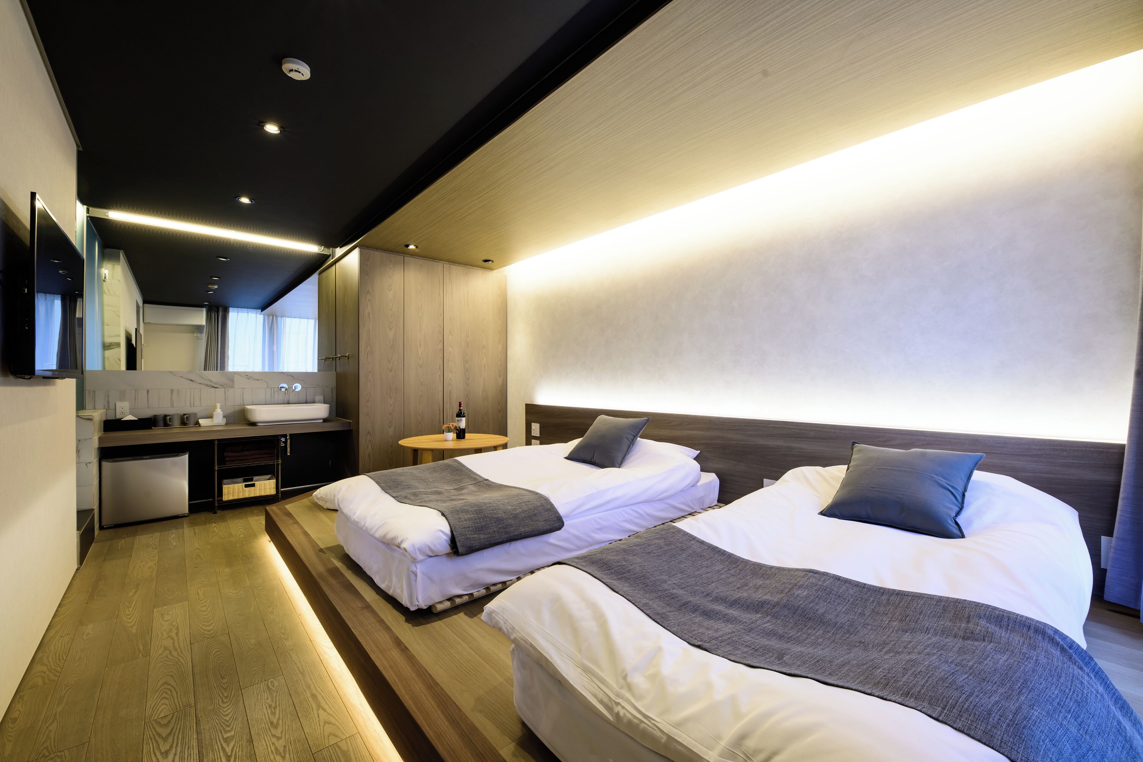 Blackout drapes, free WiFi