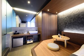 Blackout drapes, free WiFi, bed sheets - AKA Hotel (Tokyo)