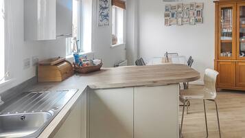 Dishwasher, high chair