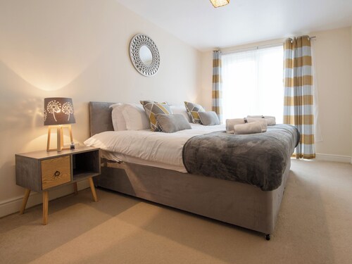 Beautiful apartment in central Ashford with its own private balcony.