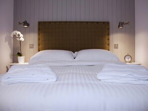 Free WiFi - 1 bedroom accommodation in Oldmeldrum, near Inverurie (Oldmeldrum, near Inverurie)