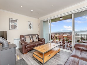 TV, fireplace - 3 bedroom accommodation in Portuairk (Portuairk)