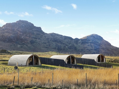 A good sized, dog friendly pod with silent surroundings.
