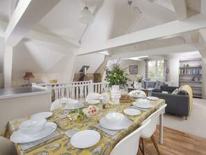 Dining - 3 bedroom accommodation in Bovey Tracey (Bovey Tracey)