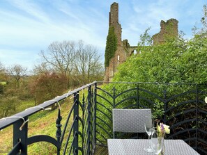 Outdoor dining - Castle Lodge - UK50987 (Sheriff Hutton)