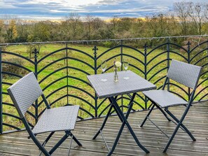 Outdoor dining - Castle Lodge - UK50987 (Sheriff Hutton)