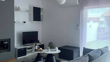 House, 5 Bedrooms, Private Pool | Living room