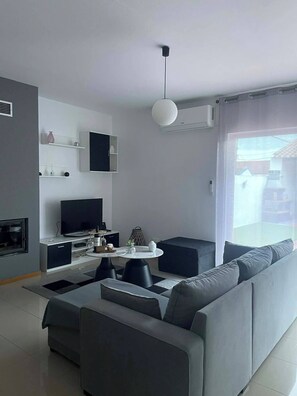 Casa, 5 habitaciones, piscina privada | Sala de estar