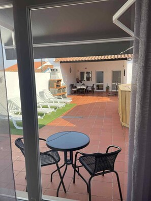 Casa, 5 habitaciones, piscina privada | Restaurante al aire libre