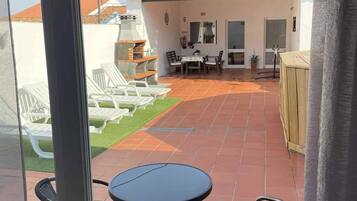 House, 5 Bedrooms, Private Pool | Outdoor dining