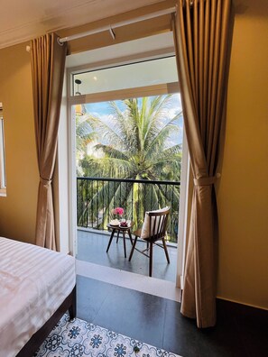 5 bedrooms, iron/ironing board, Internet
