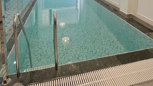 An indoor swimming pool with clear water, a tiled floor, and a metal ladder. - Peaceful House located at central, 3 minutes walk to The old town & night market (Thành phố Hội An)