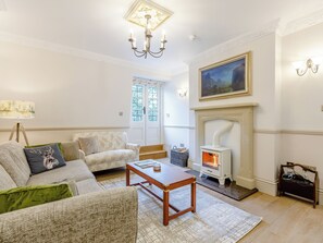 TV, fireplace - Eagles Nest at Greyfriars - UK33356 (Winchelsea)
