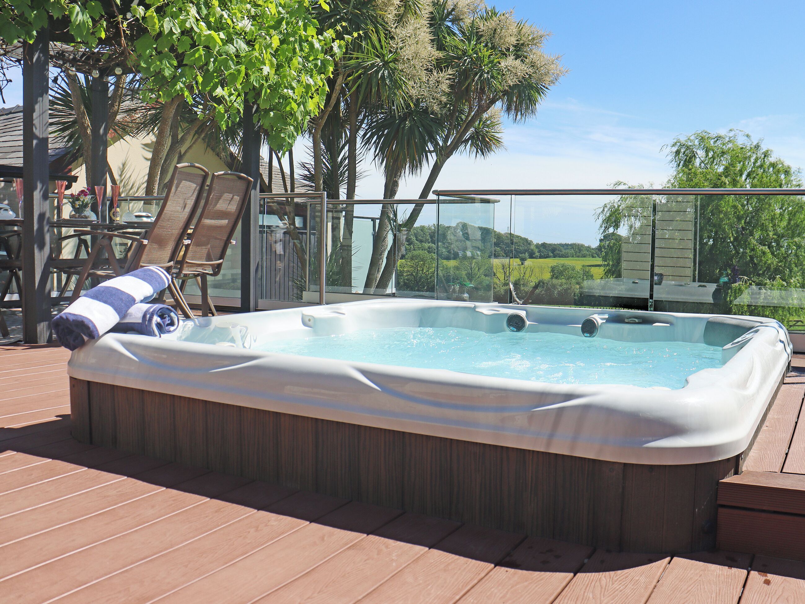 Outdoor spa tub
