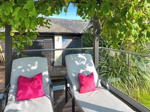 Terrace/patio - Deerview Lodge - UK51044 (Bonvilston)