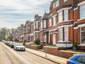 Exterior - 6 bedroom accommodation in Scarborough (Scarborough)