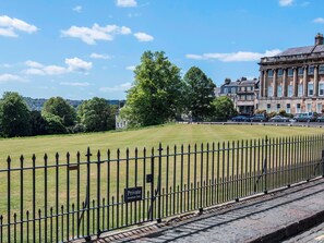 Property grounds - 2 bedroom accommodation in Bath (Bath)