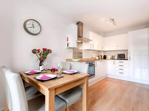 Dining - 2 bedroom accommodation in Bath (Bath)